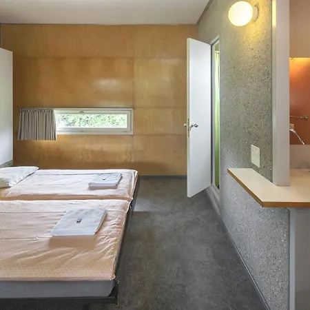 אכסניה Youth Jeunotel