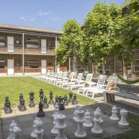 Youth Jeunotel אכסניה *