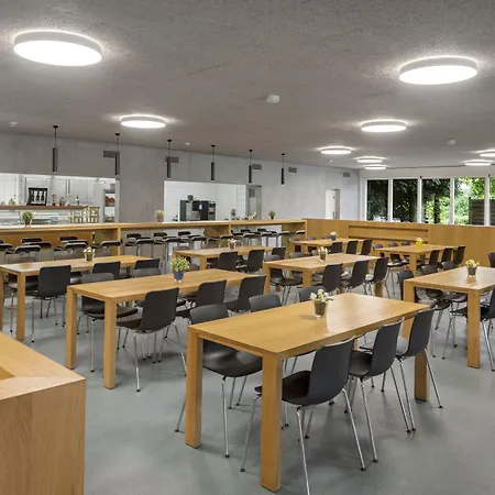 Youth Jeunotel אכסניה *