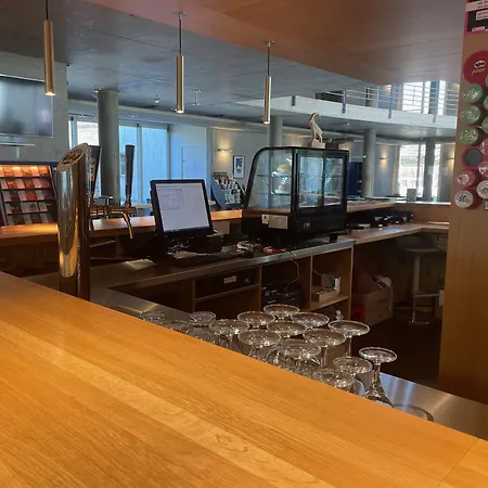 Youth Jeunotel אכסניה *