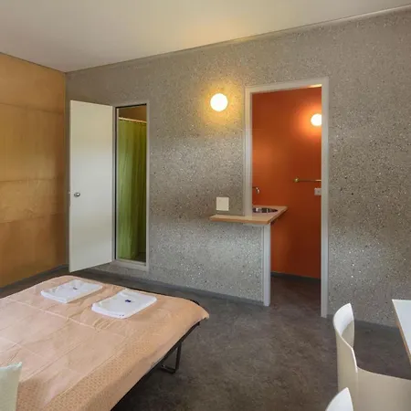 אכסניה Youth Jeunotel *