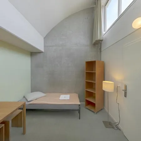 Youth Jeunotel אכסניה