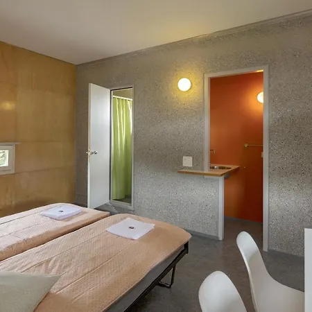 Youth Jeunotel אכסניה *