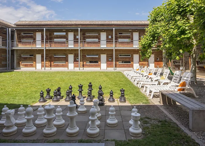 Youth Jeunotel Hostel *