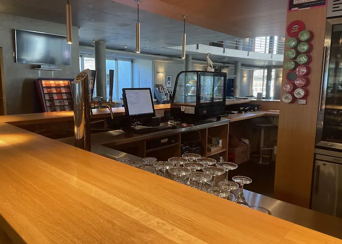 Youth Jeunotel Auberge de jeunesse *