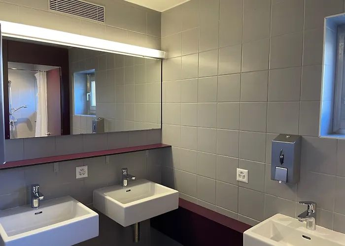 Youth Jeunotel Hostel