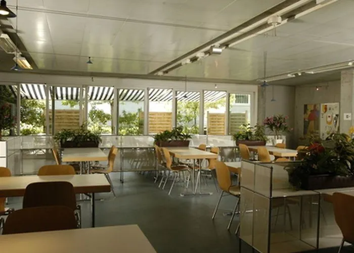 Hostel Youth Jeunotel