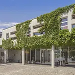 Youth Jeunotel Hostel *