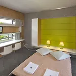 Hostel Youth Jeunotel